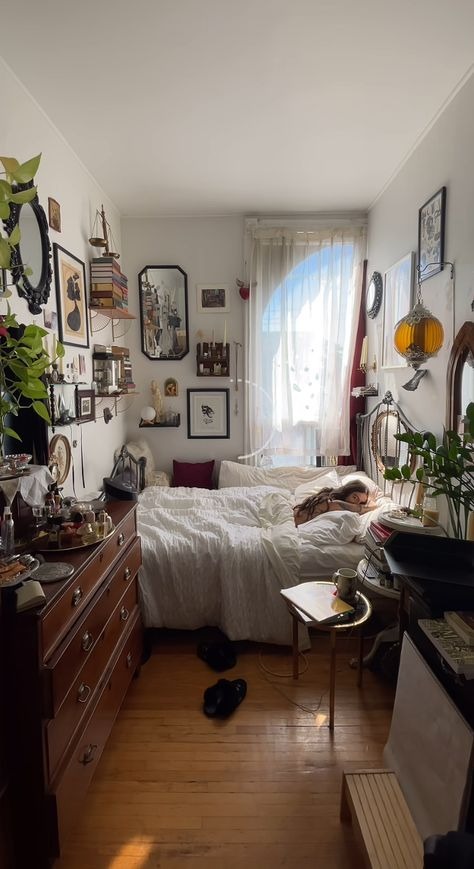 Use Gallery Walls to Add Personality Without Losing Floor Space